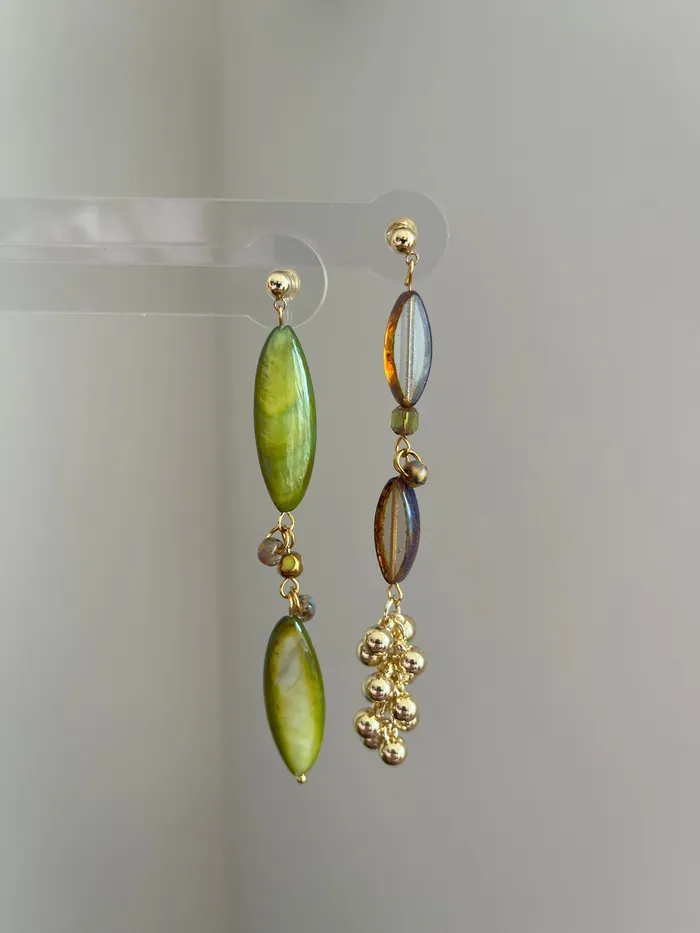 Retro spring design asymmetrical earrings miss sunday Vibrators