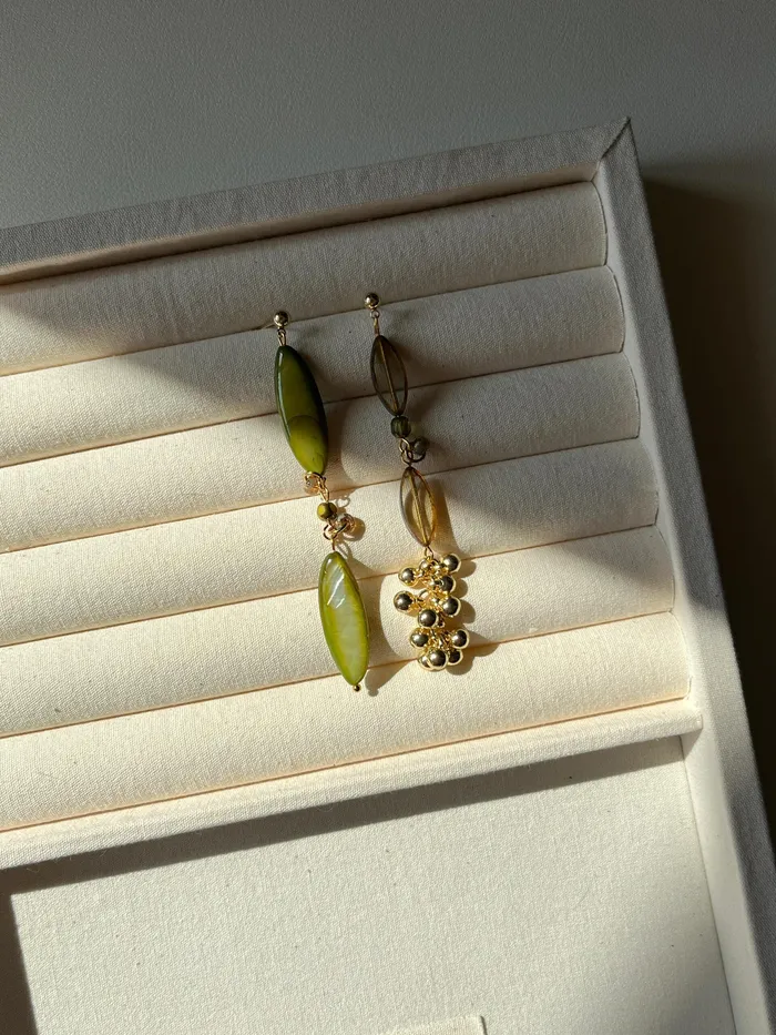 Retro spring design asymmetrical earrings miss sunday Vibrators