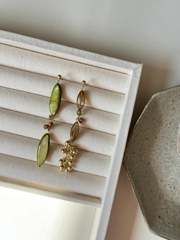 Retro spring design asymmetrical earrings miss sunday Vibrators