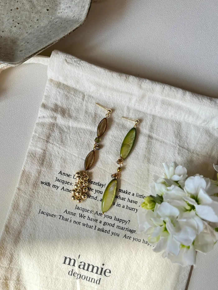 Retro spring design asymmetrical earrings miss sunday Vibrators